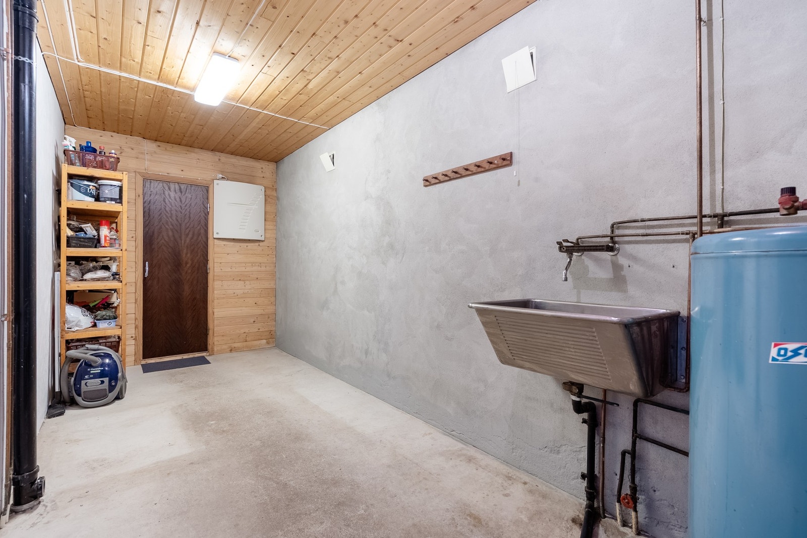 Bod med mye oppbevaringsplass Galleribilde