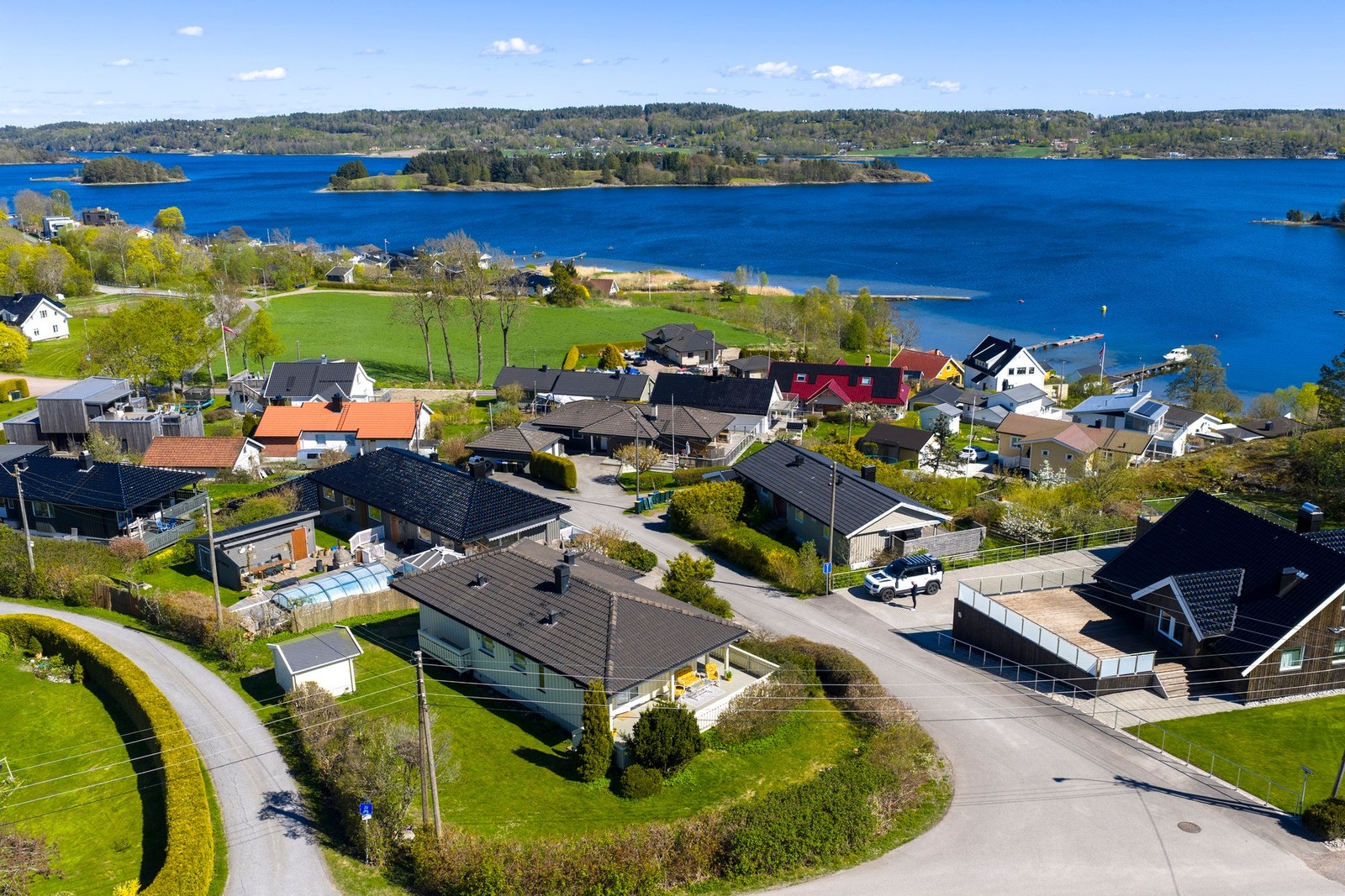 Eiendommen har en fin og sjønær beliggenhet Galleribilde