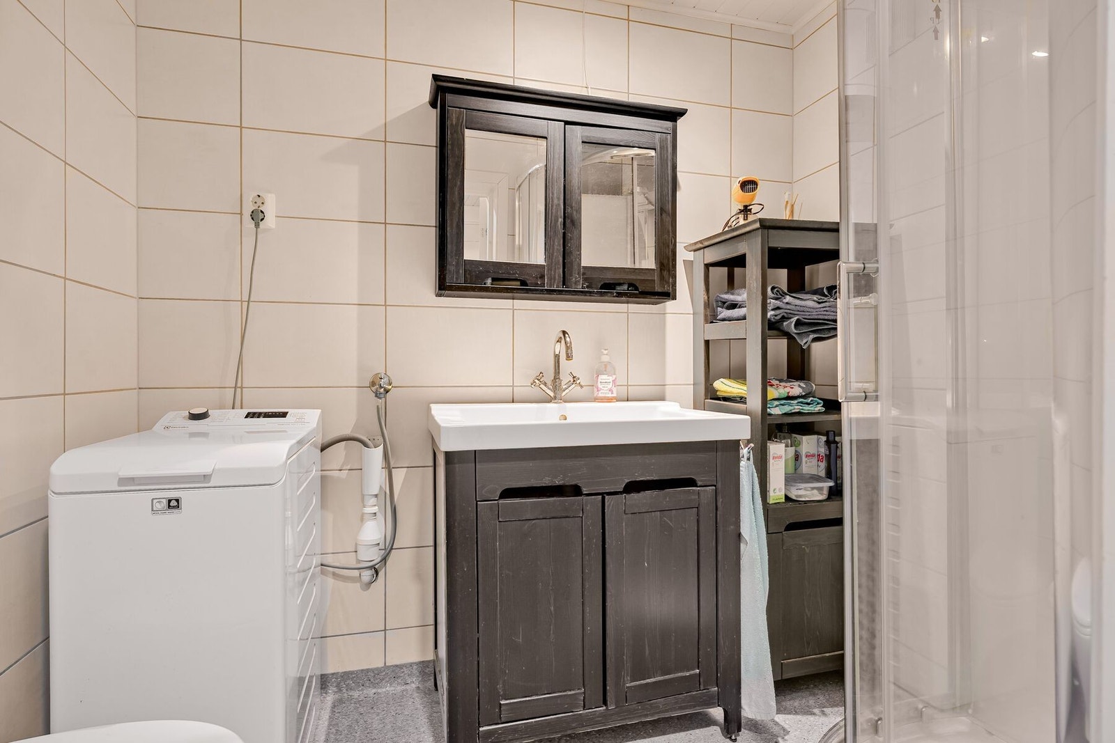 Badet er på ca. 4 kvm. Galleribilde