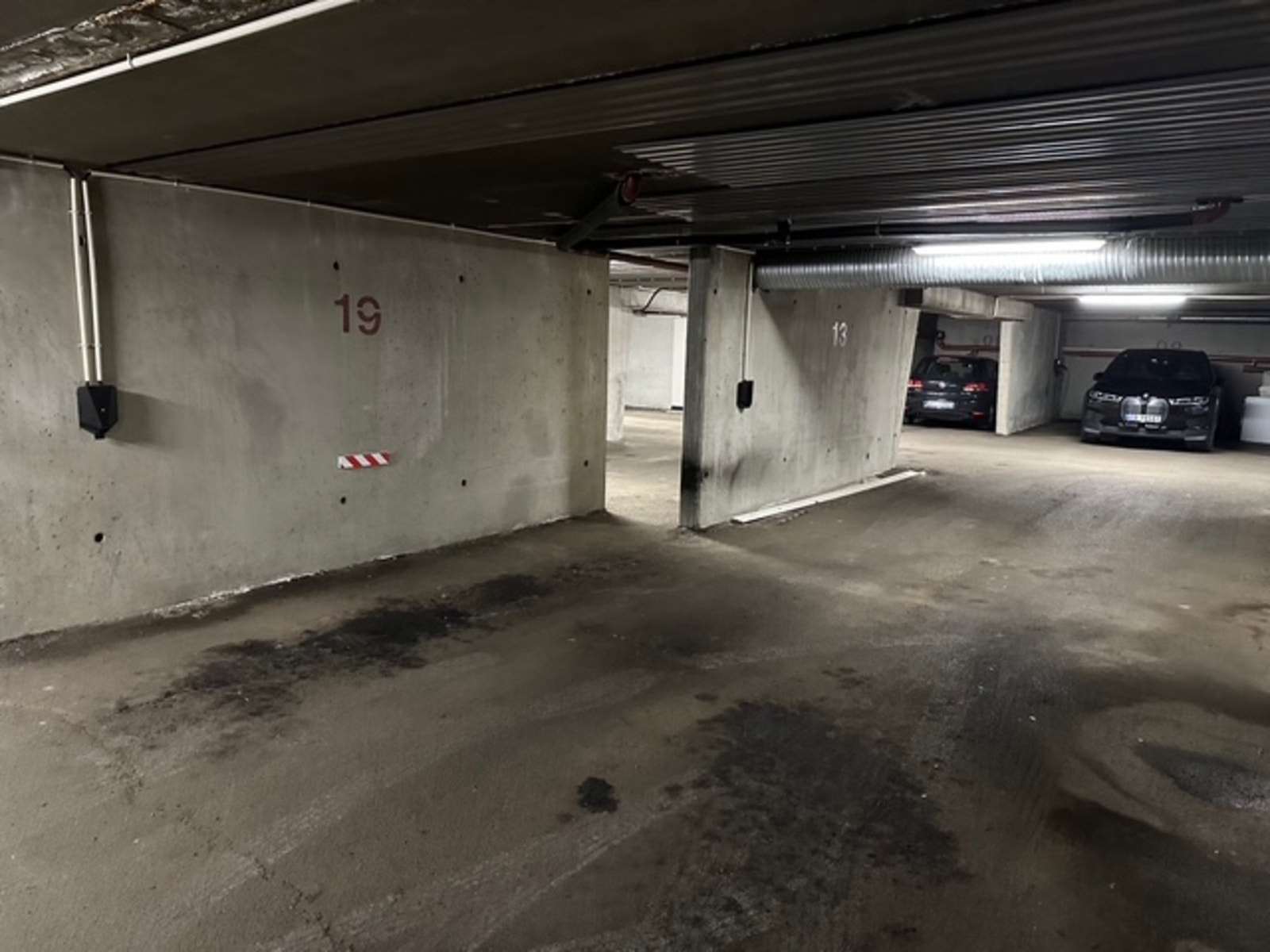 Garasjeplass nr 19 i bygget kan kjøpes for kr 900.000 eller leies for kr 1.850 per måned. Galleribilde
