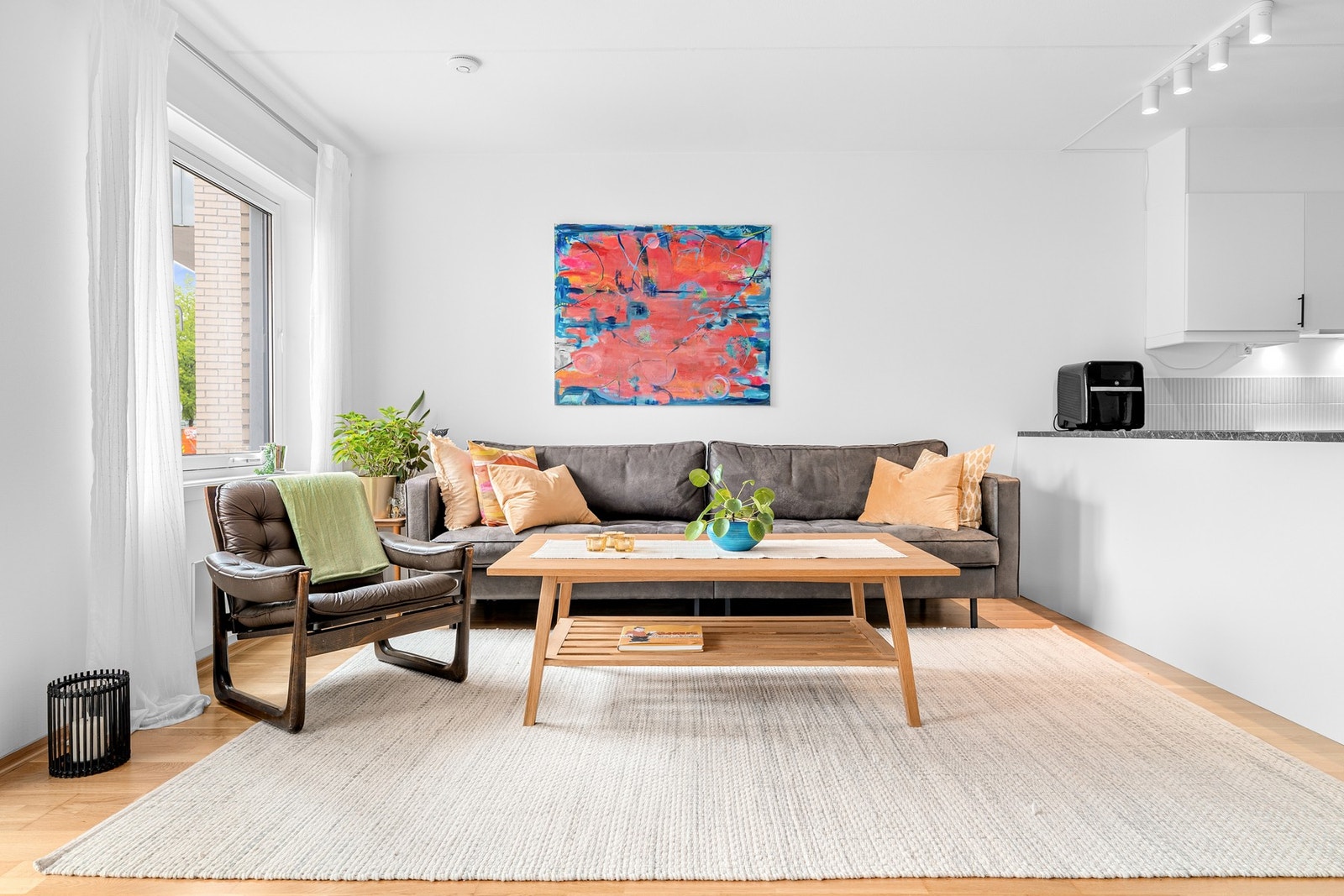 Stuen er romslig med muligheter for å etablere et tredje soverom om ønskelig. Galleribilde