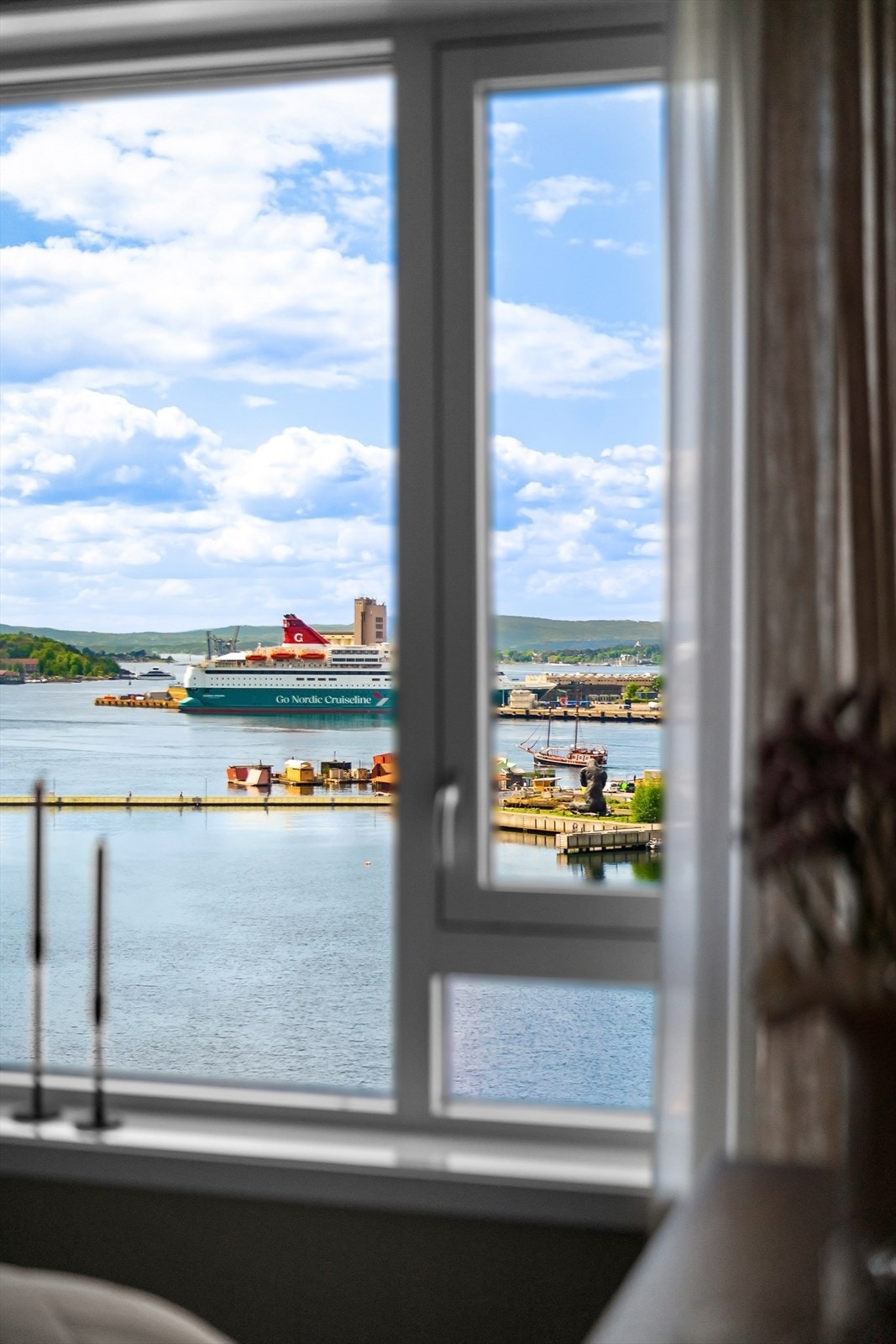 Her har du full oversikt over innseilingen når du står opp og når du legger deg. Galleribilde