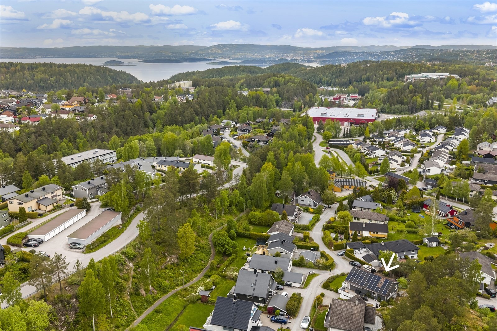 Lifaret ligger i et etablert og familievennlig boligområde med kort avstand til både natur, sjø, fjord og Oslo. Galleribilde