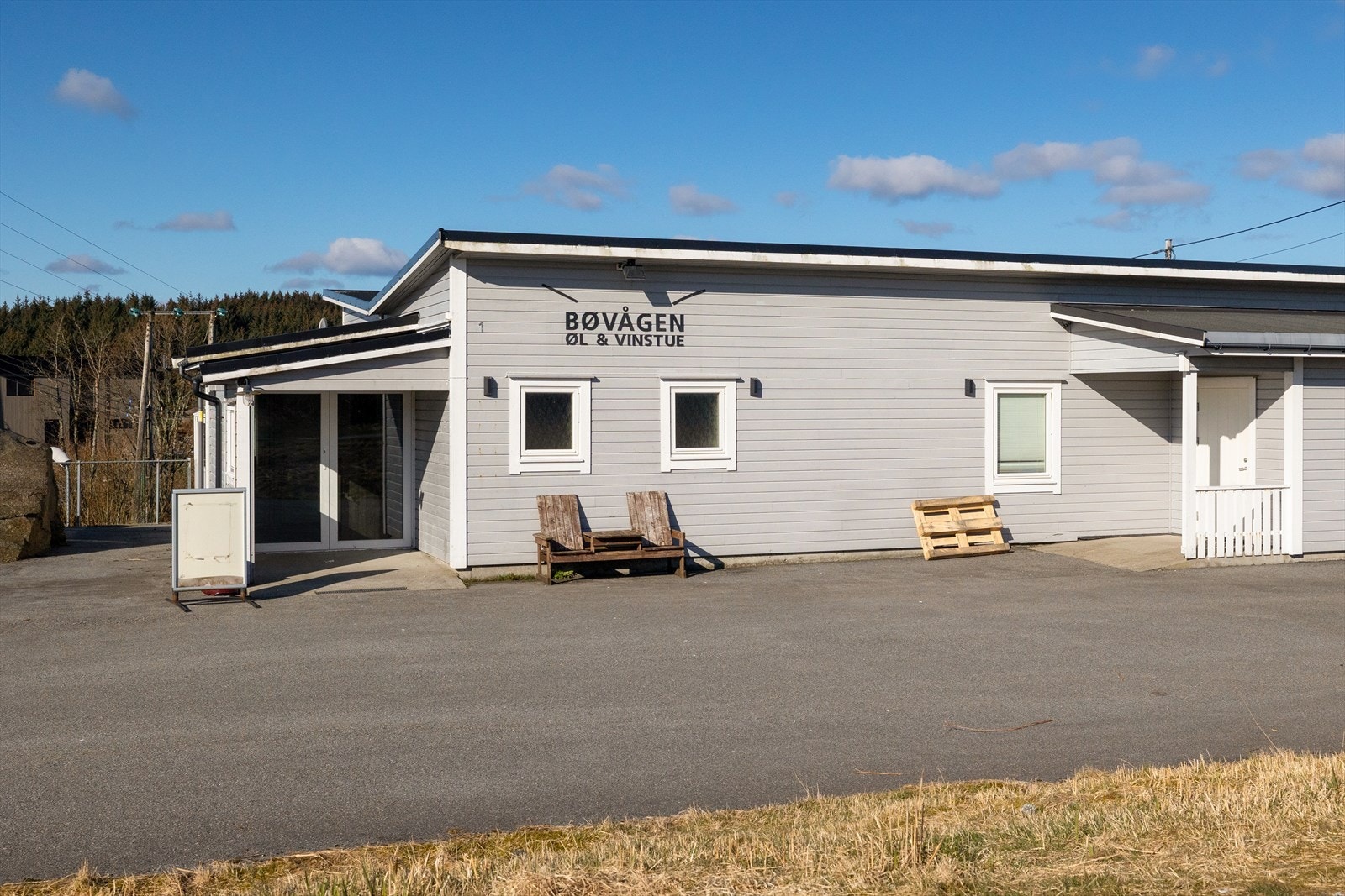 I Bøvågen har man en lokal pub. Galleribilde