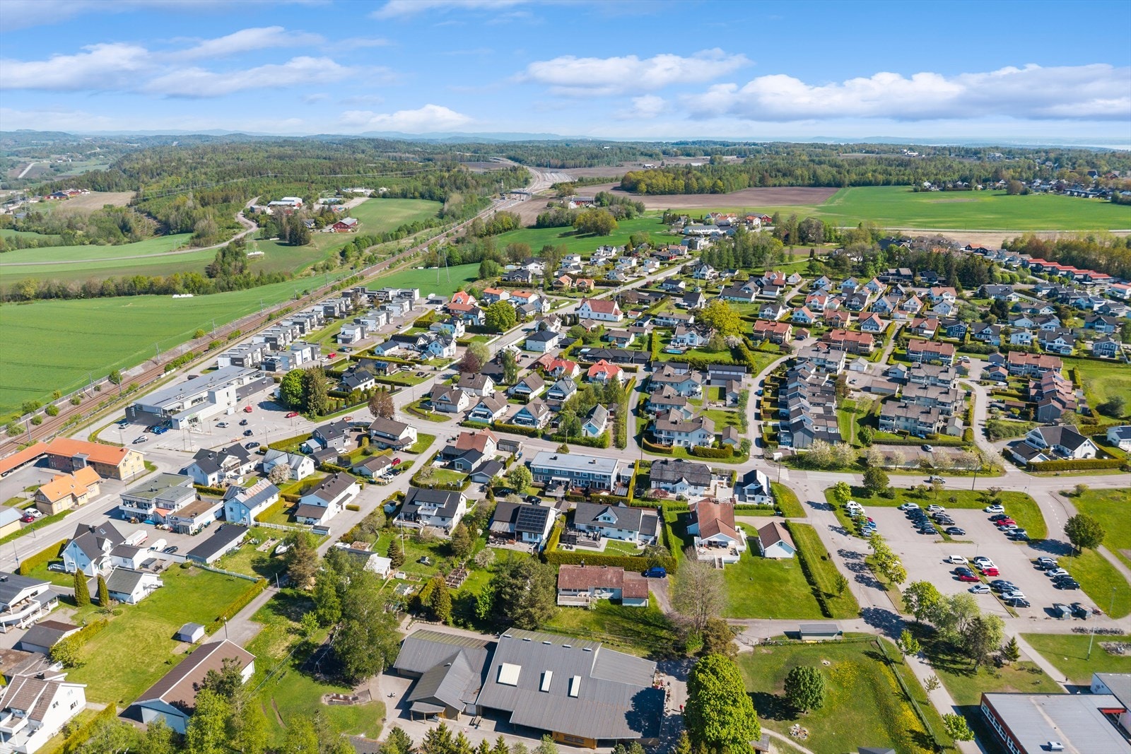 En ideell plassering for deg som ønsker en balansert hverdag med nærhet til både natur og byliv. Galleribilde