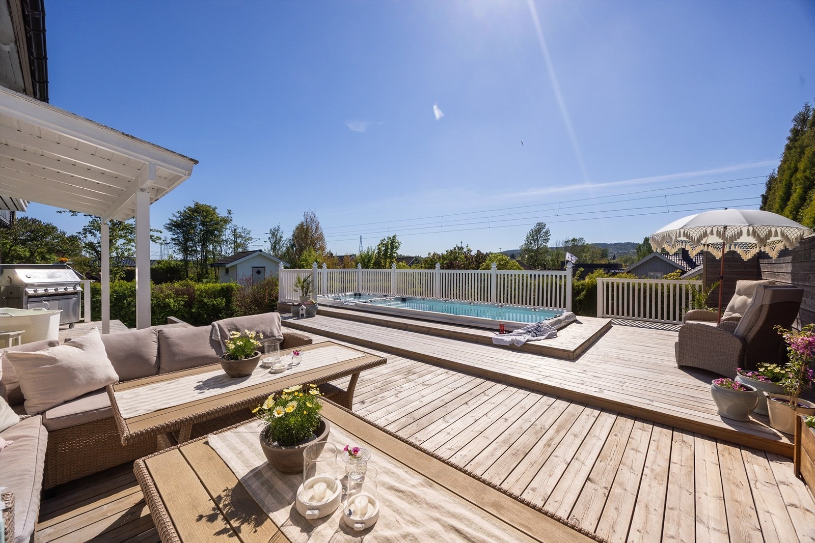 Den store terrassen er et samlingspunkt for familie og venner. Galleribilde
