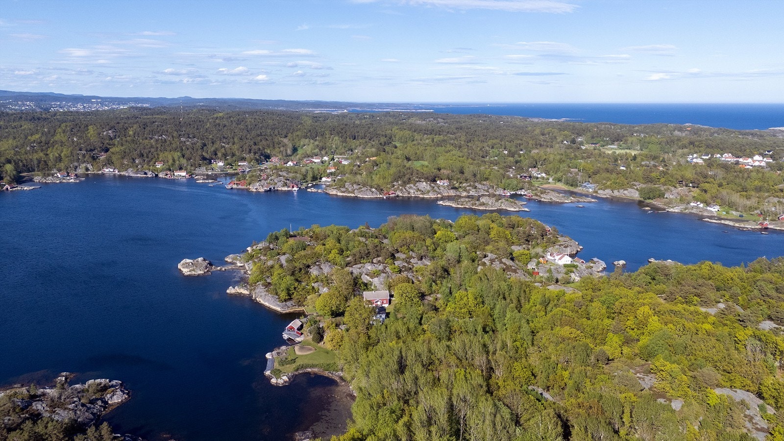 Lillesand øverst til venstre i bildet. Galleribilde