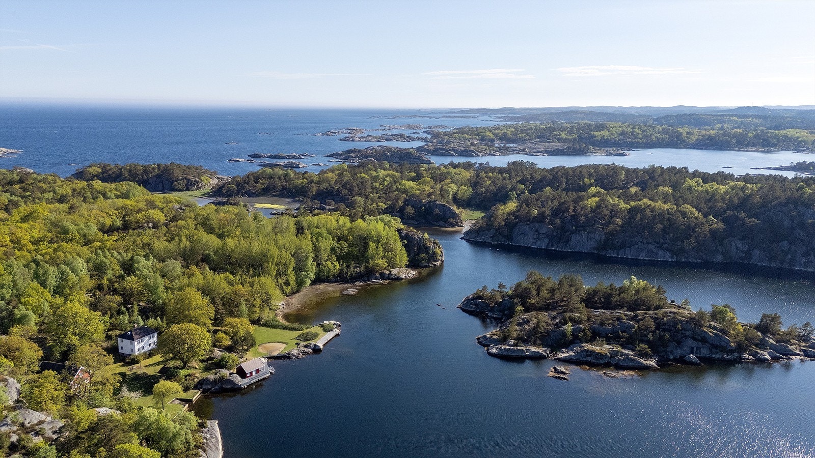 Utsikten mot Hellerøya og Åkerøya. Galleribilde