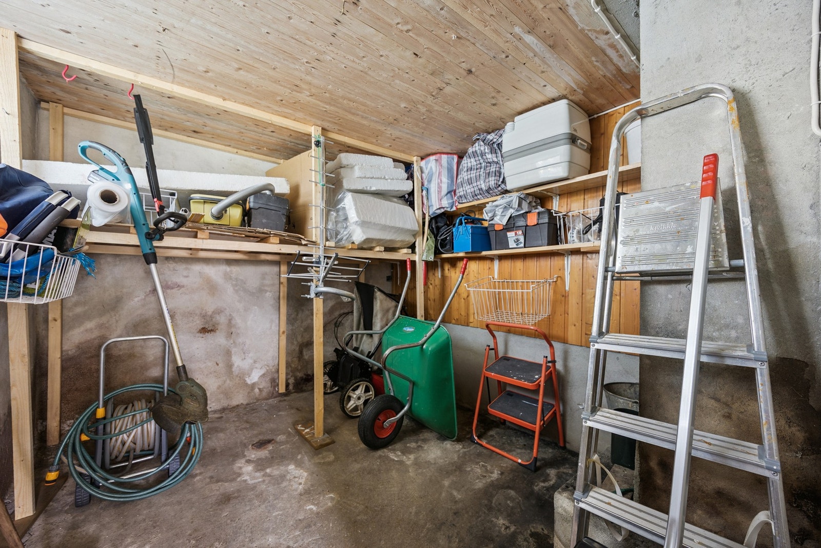 Kjelleren inneholder to boder som gir rikelig med lagringsplass. Galleribilde