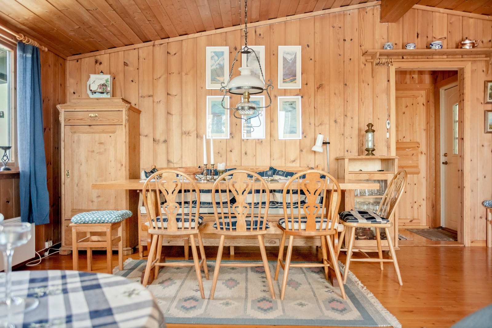 Stuen har plass til både spisebord og sofagruppe Galleribilde