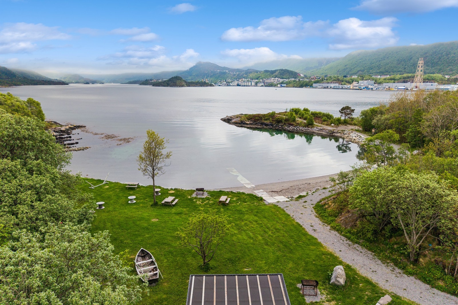 Dette er virkelig en drømmedestinasjon, enten du ønsker deg et fristed for familien, et sted for utleie eller en plass du kan slappe av helt for deg selv. Galleribilde