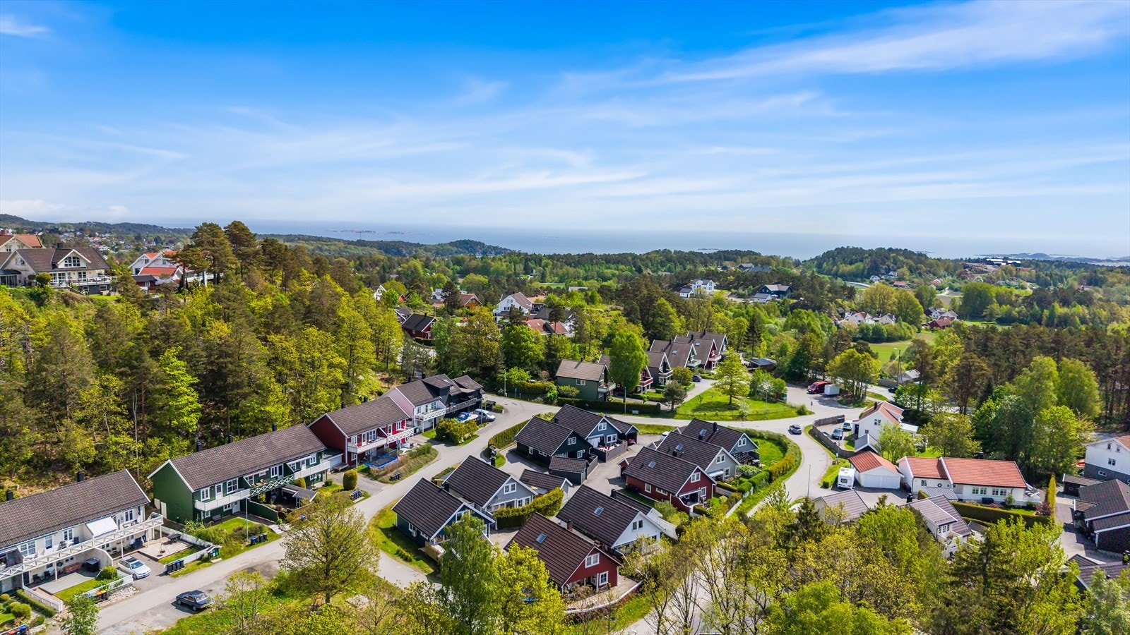 Populære badestrender som Grefstadvika, Moysanden og Strand er i gang og sykkelavstand. Galleribilde