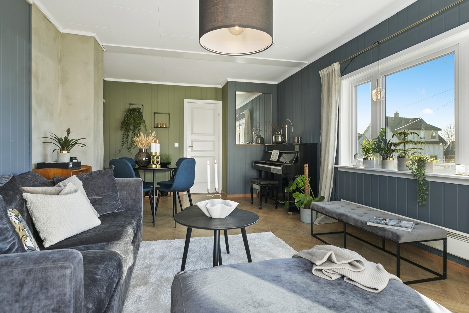 Boligen har i hovedsak PVC-vinduer med 2- og 3-lags isolerglass fra 2014/2015. Galleribilde