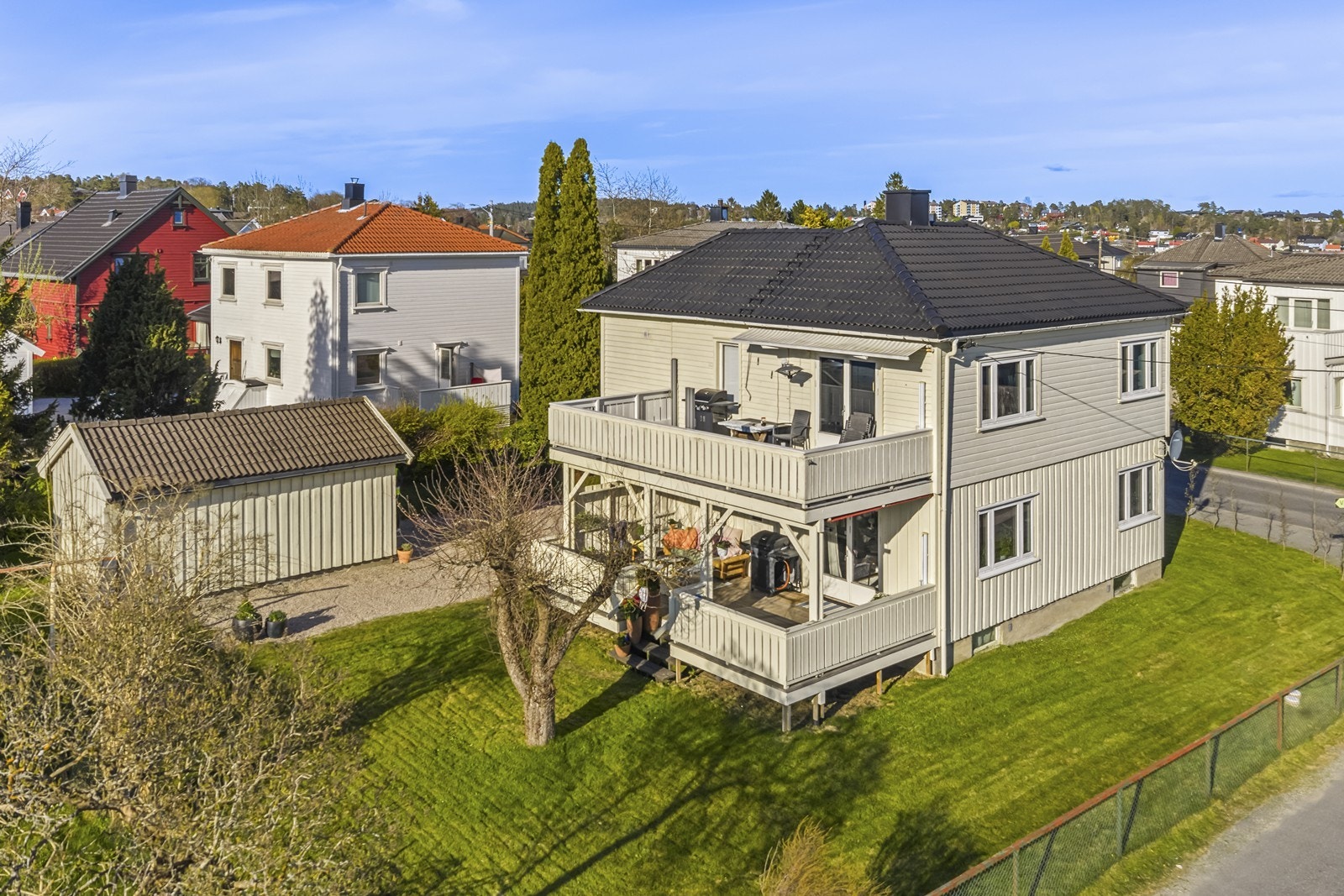 Det samlede terrassearealet er på 48 m², fordelt på de to boenhetene. Galleribilde