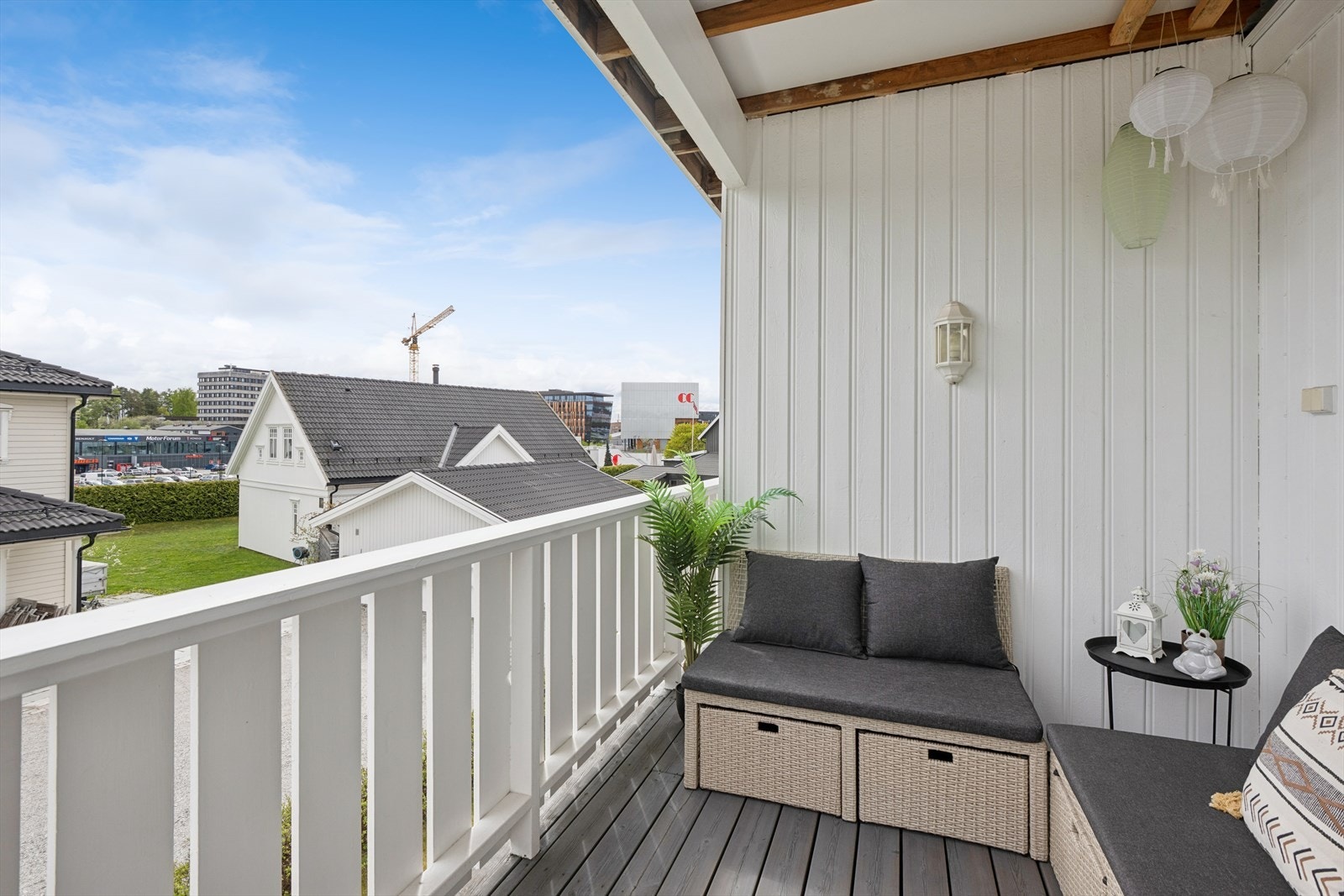 Terrassen fungerer som en forlengelse av stuen på varme sommerdager. Galleribilde