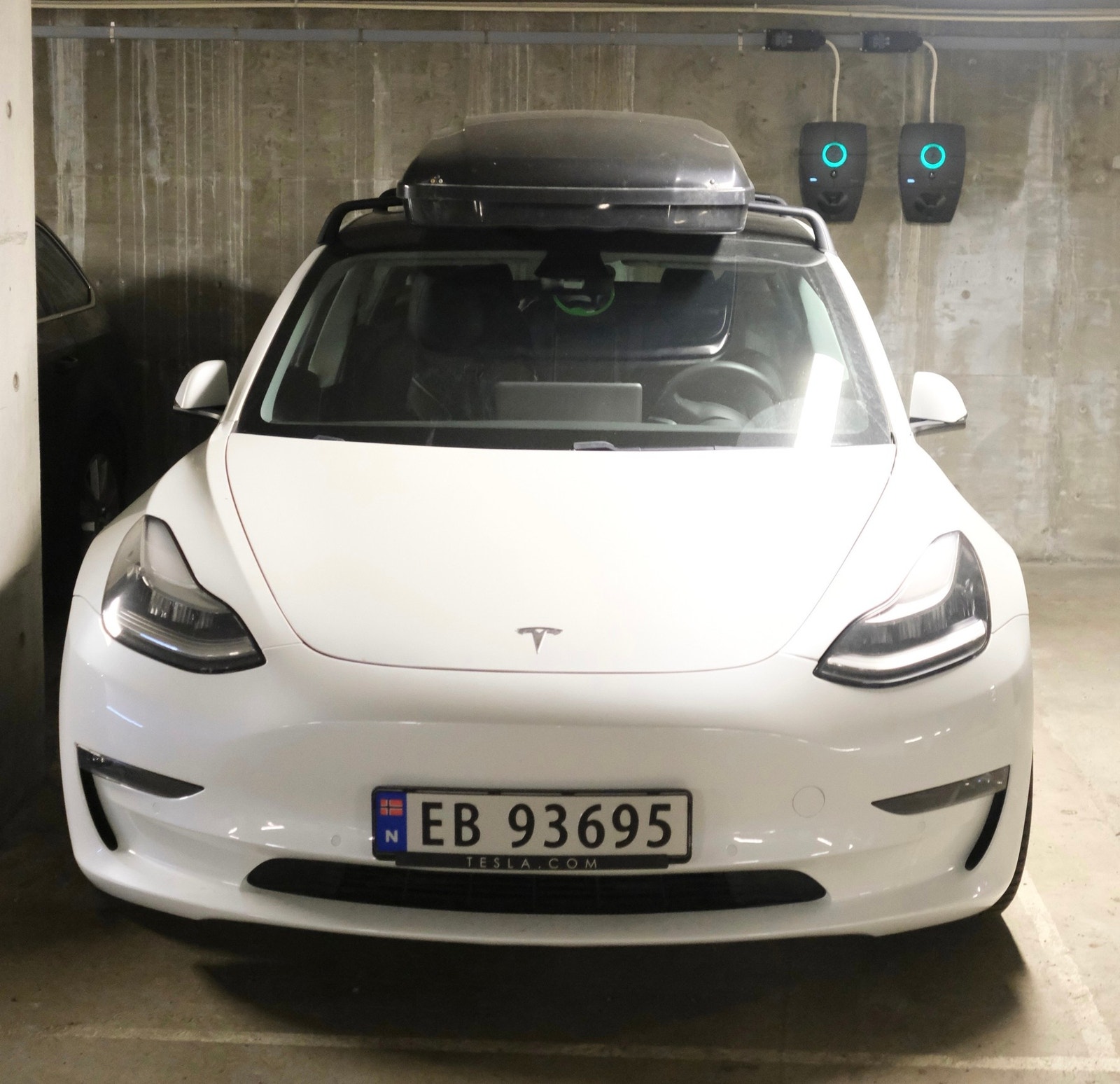 Parkeringsplass 23 med ladepunkt. Galleribilde