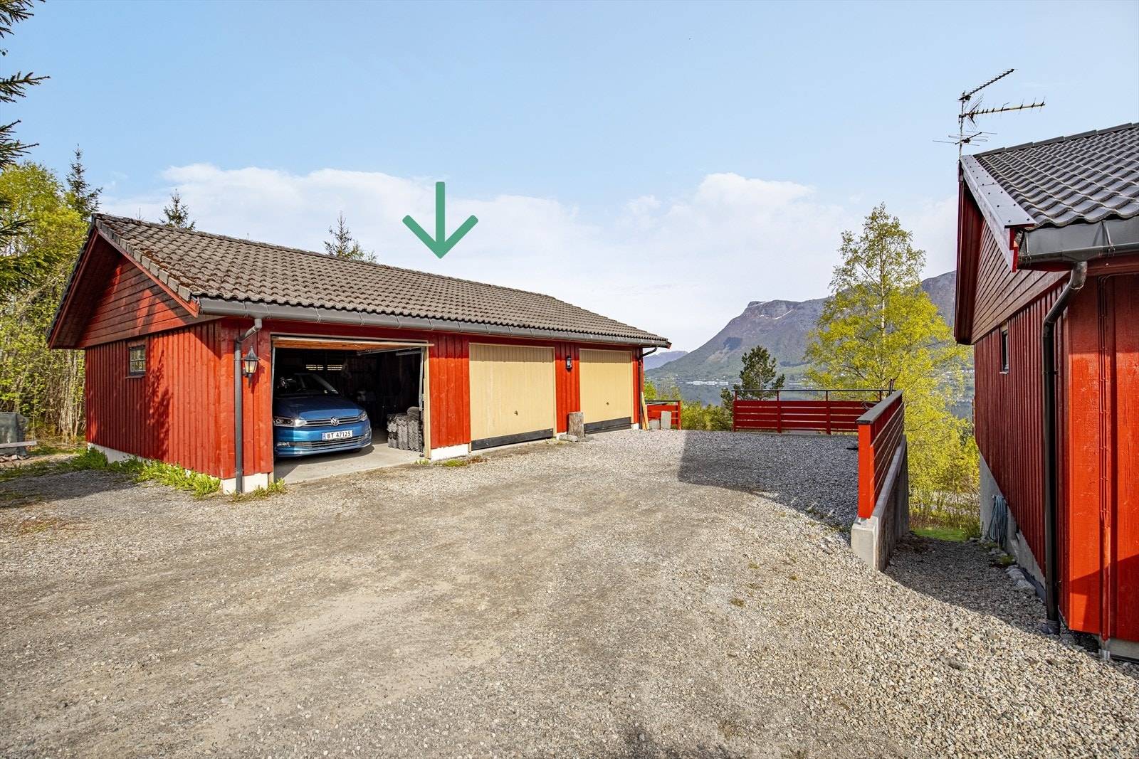 Garasjeplass følger rekkehuset Galleribilde
