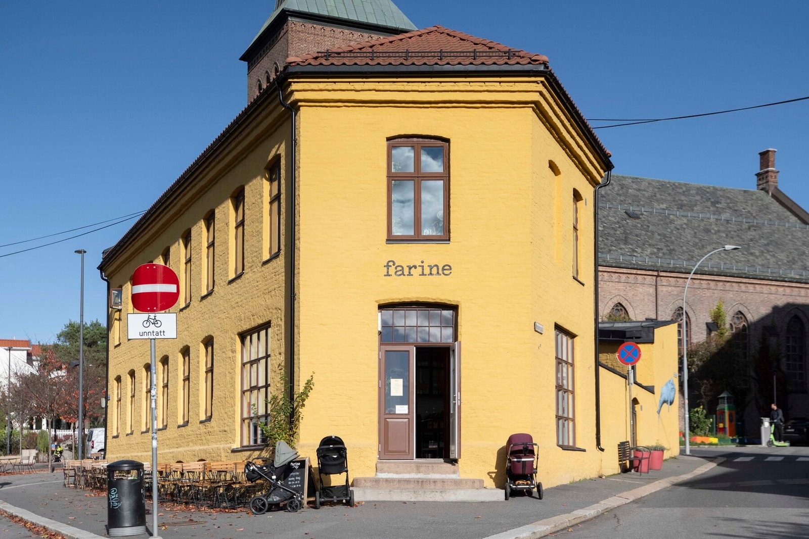 Koselige kafeer og spisesteder bare en liten gåtur fra leiligheten. Galleribilde