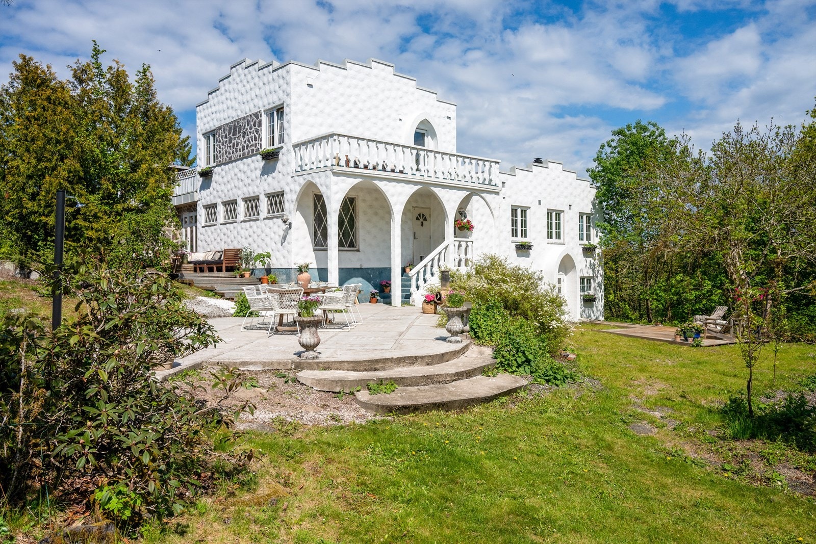 Nordvik v/Caroline Wivestad har gleden av å ønske velkommen til Vikveien 402 og denne sjarmerende eiendommen! Galleribilde