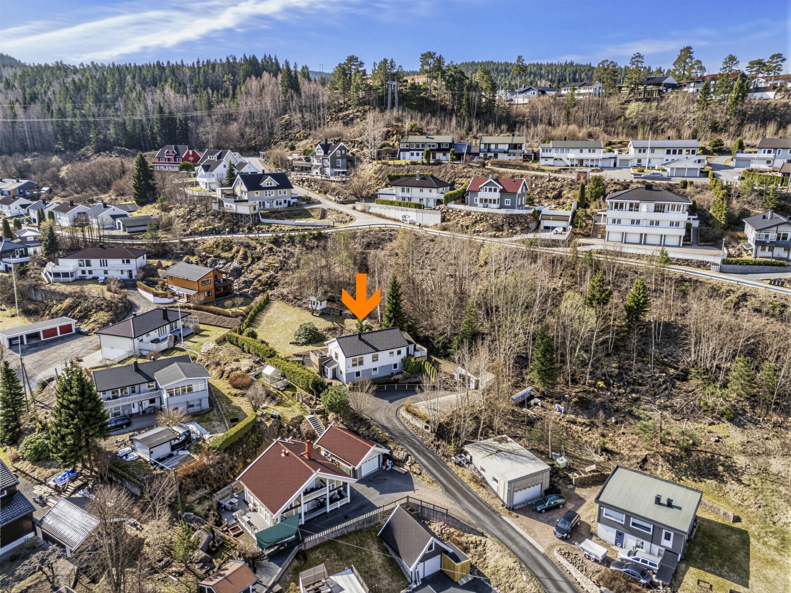 Dronebilde av eiendommen. Galleribilde