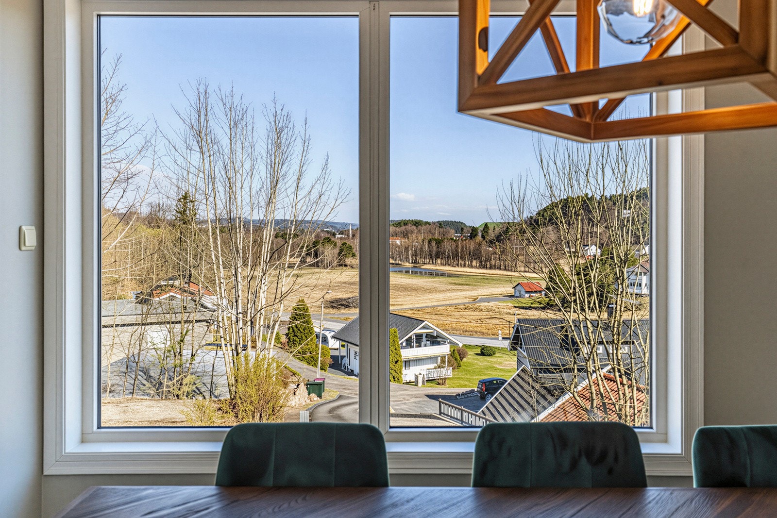 Nydelig utsikt utover de nærliggende områdene! Galleribilde