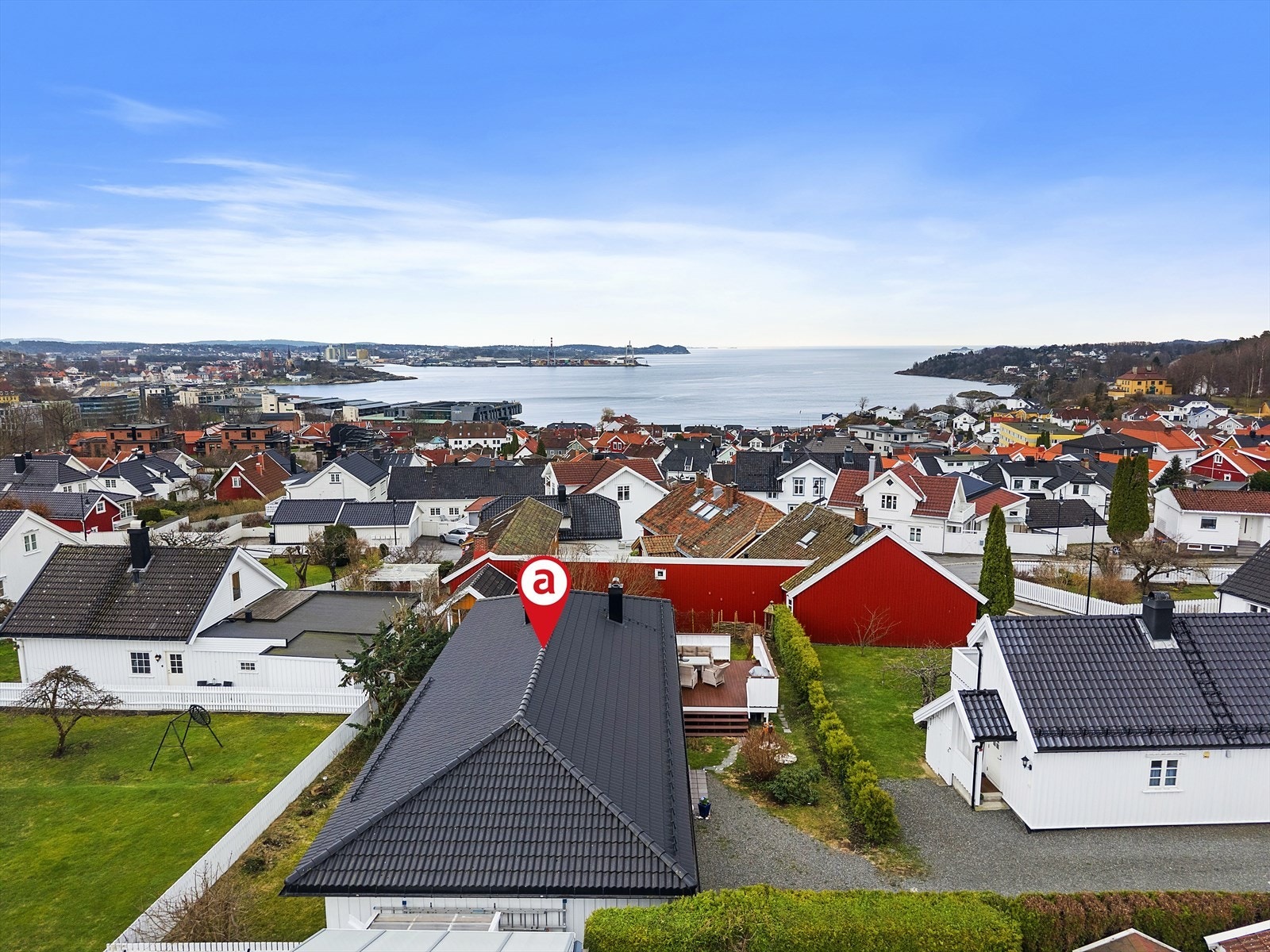 Eiendommen har en sjønær beliggenhet Galleribilde