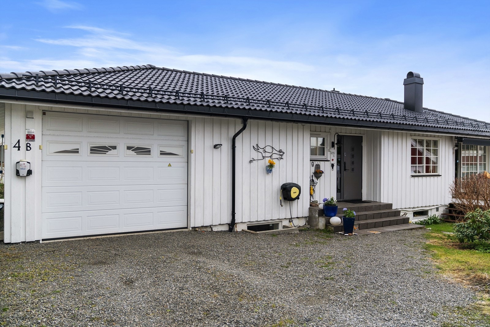 Det er garasje i tilknytning til boligen. Galleribilde