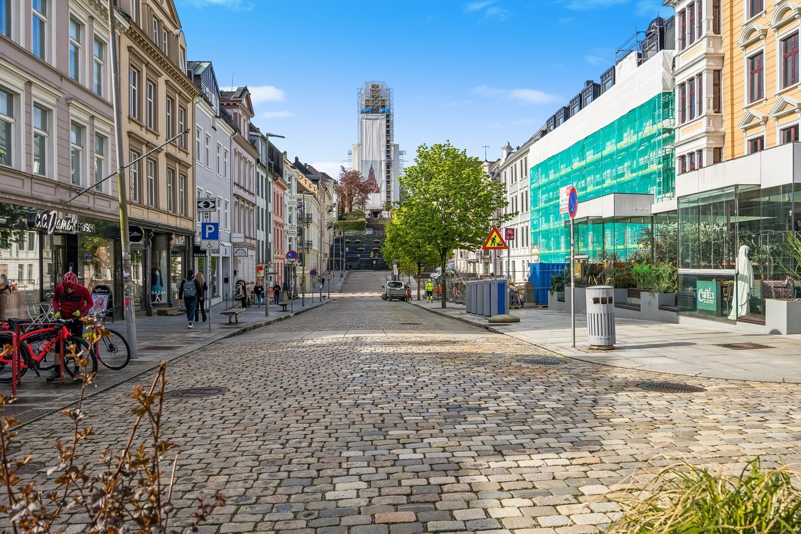 Med dagligvarebutikker som Coop Extra og søndagsåpen Bunnpris innen to minutters gange, er hverdagslogistikken enkel. Galleribilde