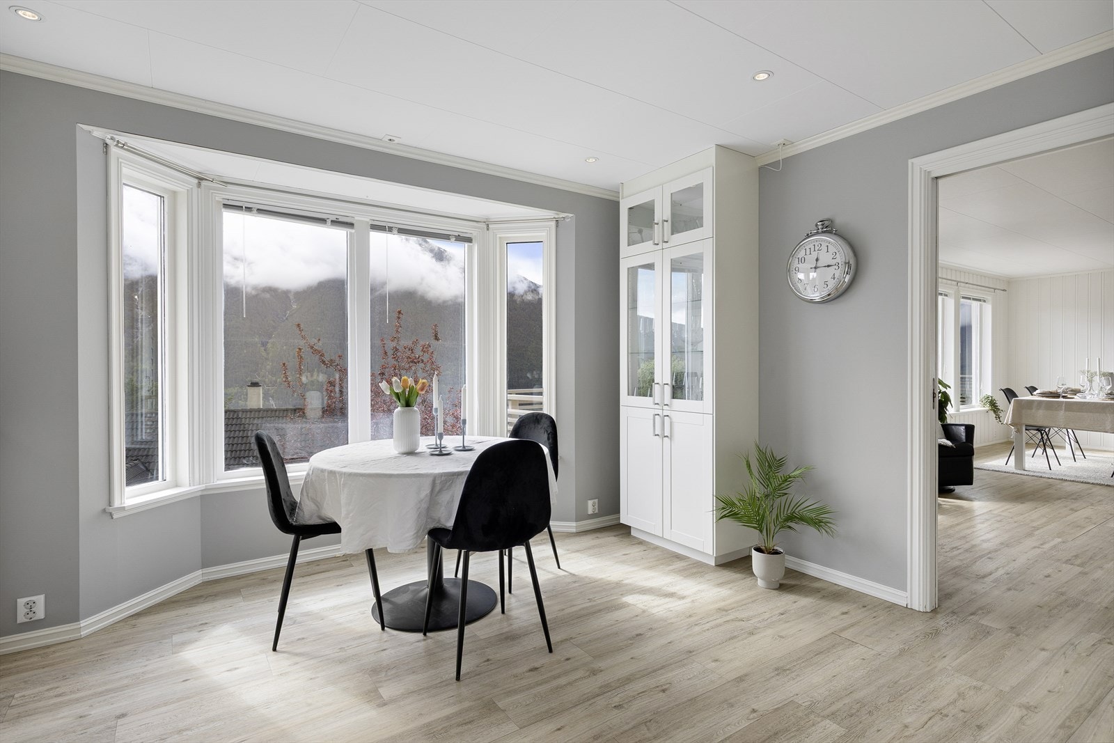 Kjøken i direkte tilknytning til stove. Galleribilde
