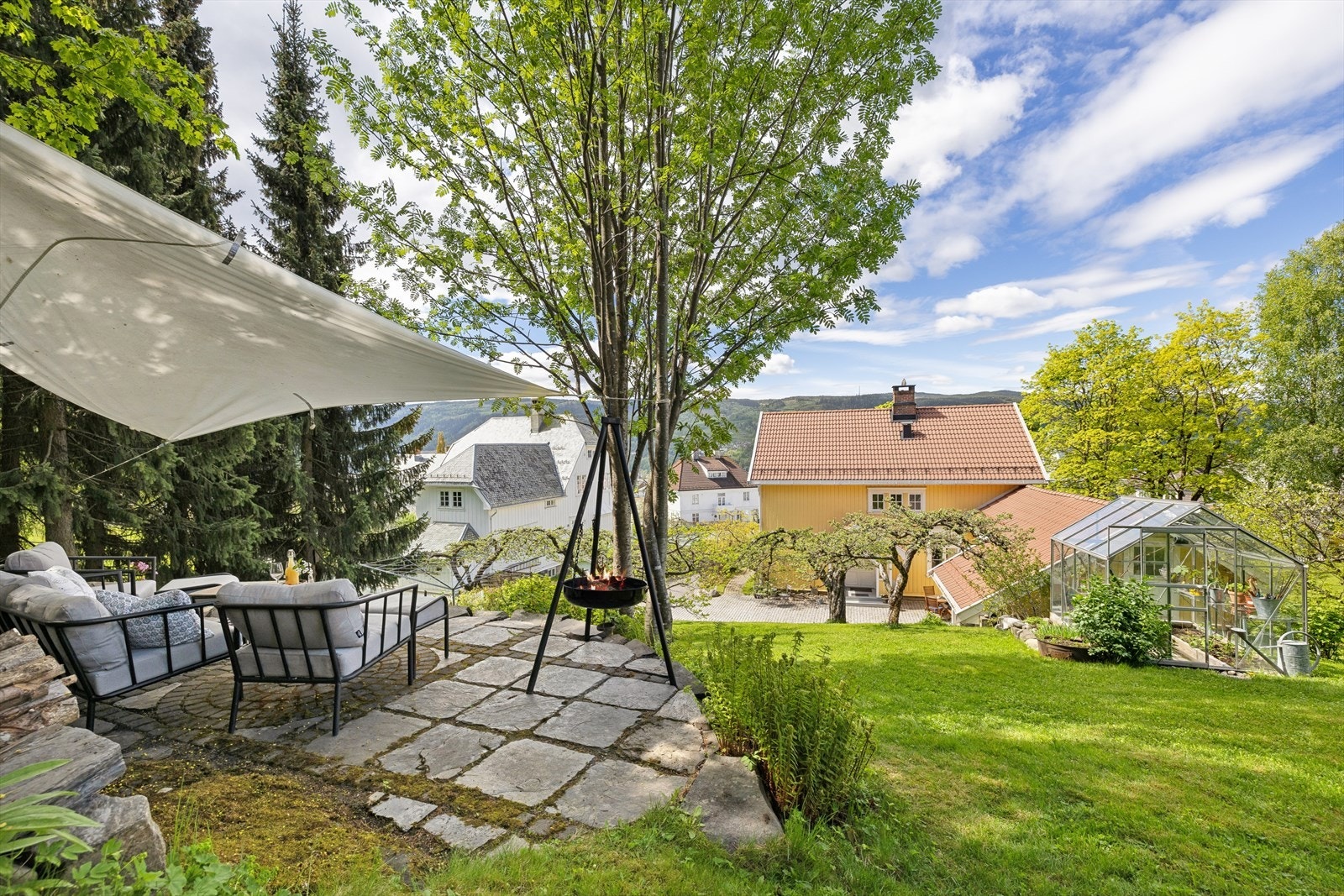 Idyll i egen hage! Galleribilde
