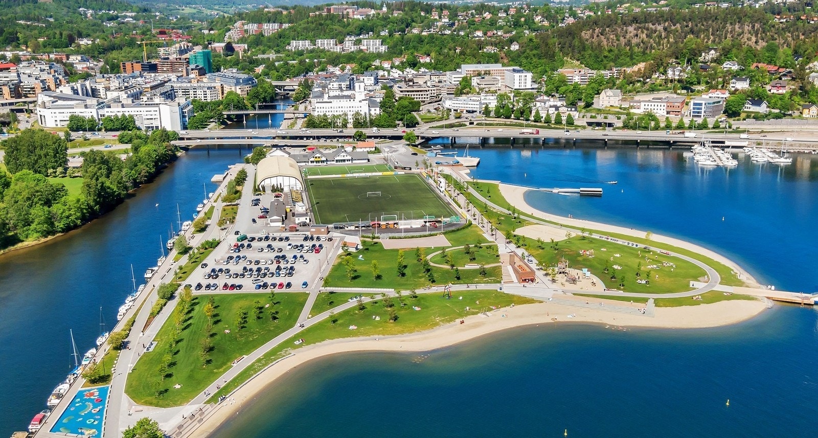 Flotte bade- og rekreasjonsmuligheter på Kadettangen ved Sandvika. Bildet er fra tidligere år. Galleribilde