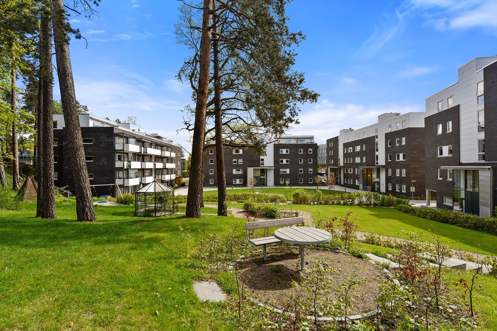 Arneberg hage er et skjermet, attraktivt og sentralt boligområde ved inngangen til Fornebu. Galleribilde