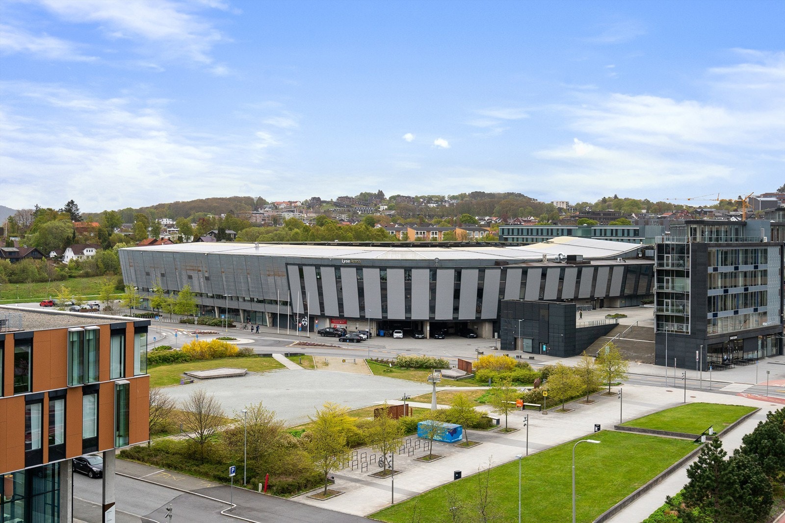 Viking stadion og shoppingsenteret Stadionparken ligger kun få minutters gange fra leiligheten. Galleribilde
