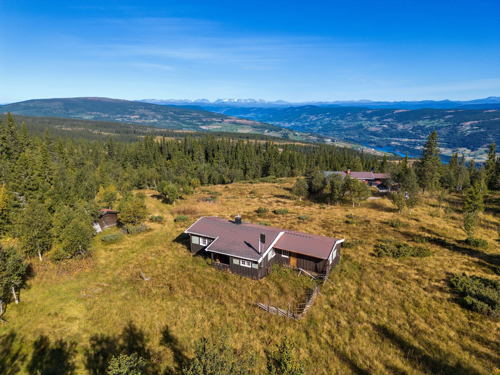 Velkommen til Krukvegen 439, en eiendom presentert av EIE Fjellmegleren!
FOTO: Pholio (Ingvild Sveen Joplassen) Galleribilde