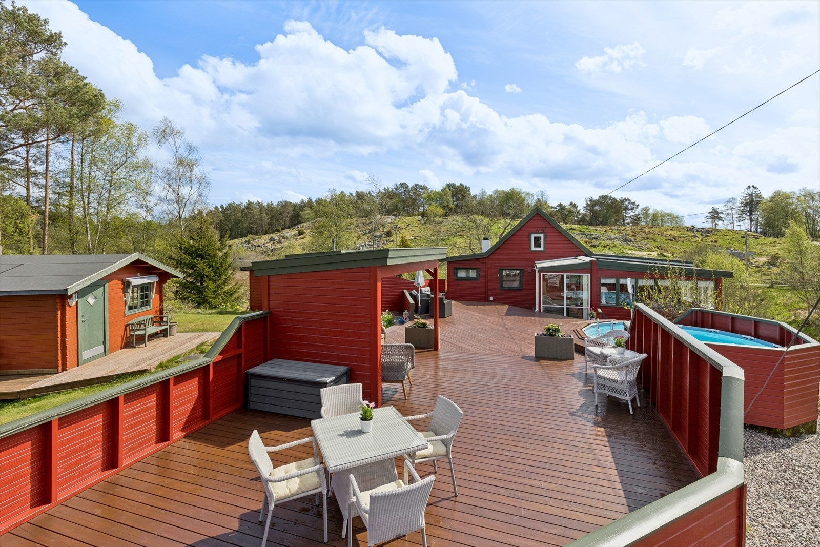 Velkommen til denne landlige og innholdsrike fritidseiendommen i Sveio. Galleribilde
