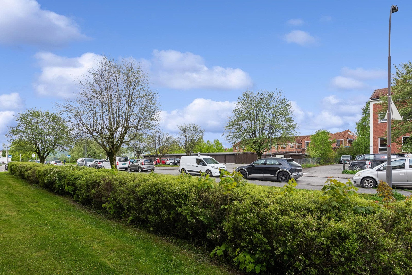 Utsikt fra balkong, stue og hovedsoverom. Galleribilde