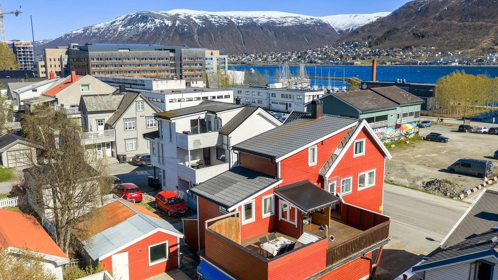 Svært gode bussforbindelser til alle byens knutepunkter. Galleribilde
