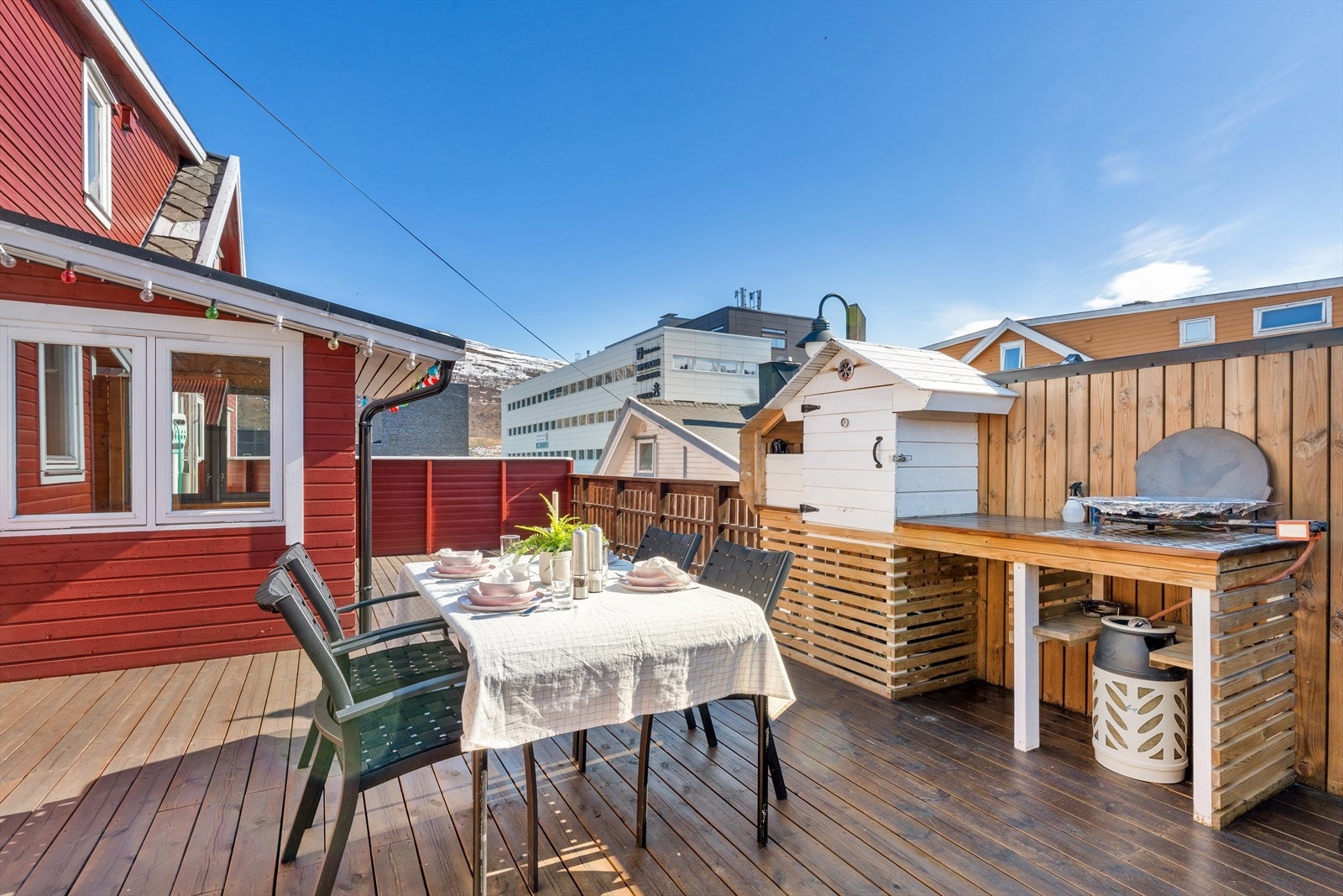 Perfekt sted å tilbringe varme sommerdager, og diske opp noe god grillmat! Galleribilde