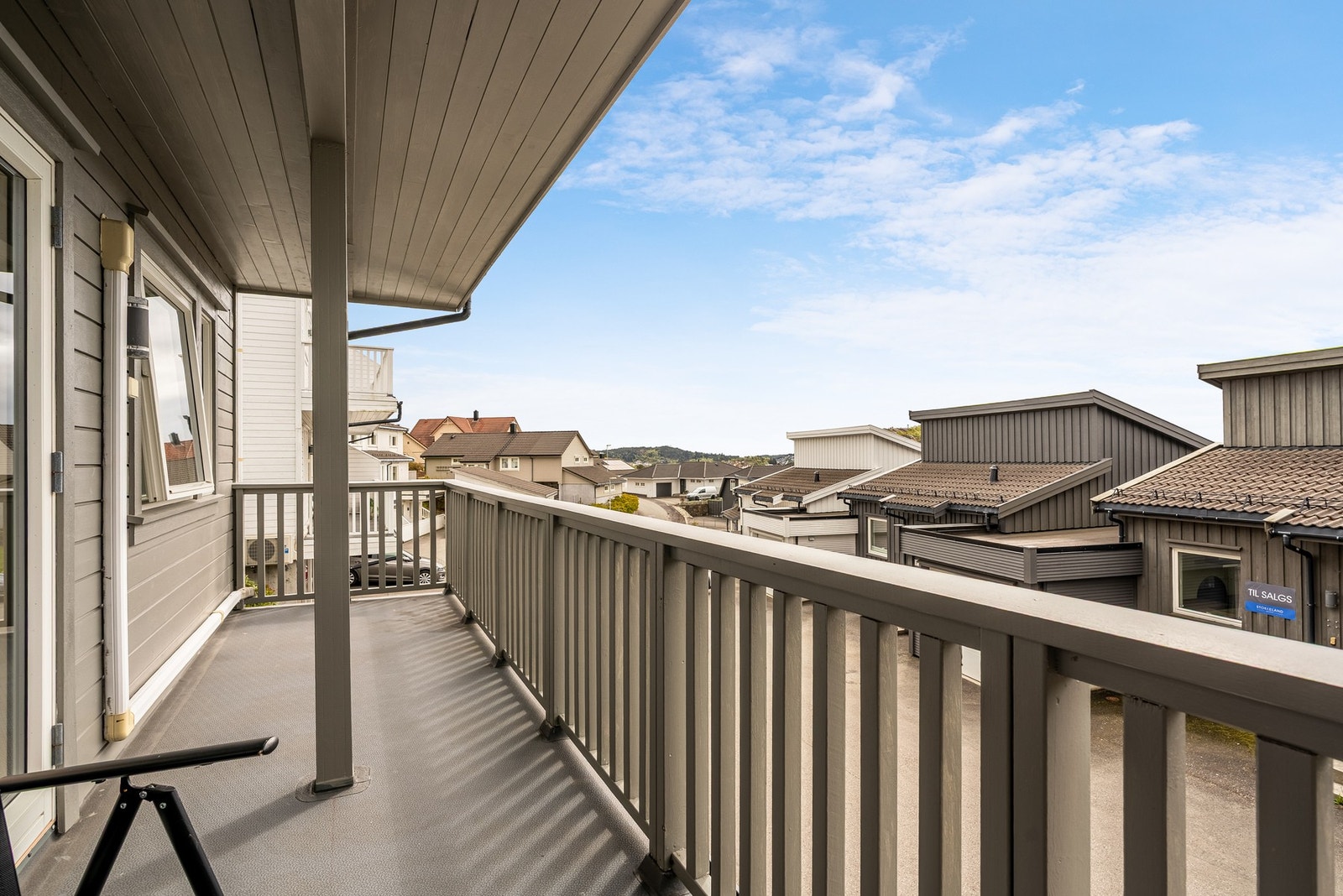 Overbygget terrasse med plass til sittegruppe Galleribilde