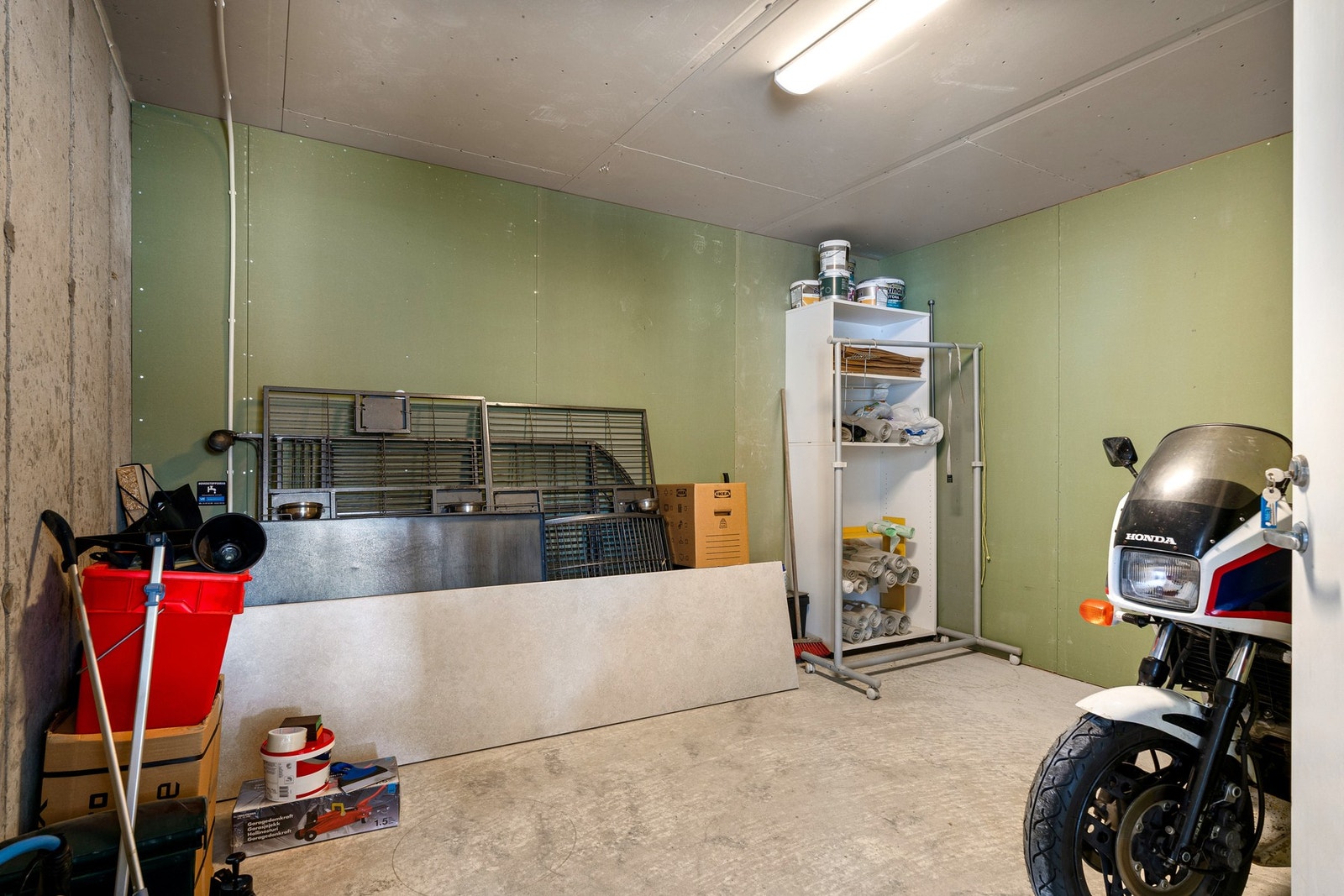 Stor og god bod i carport. Galleribilde