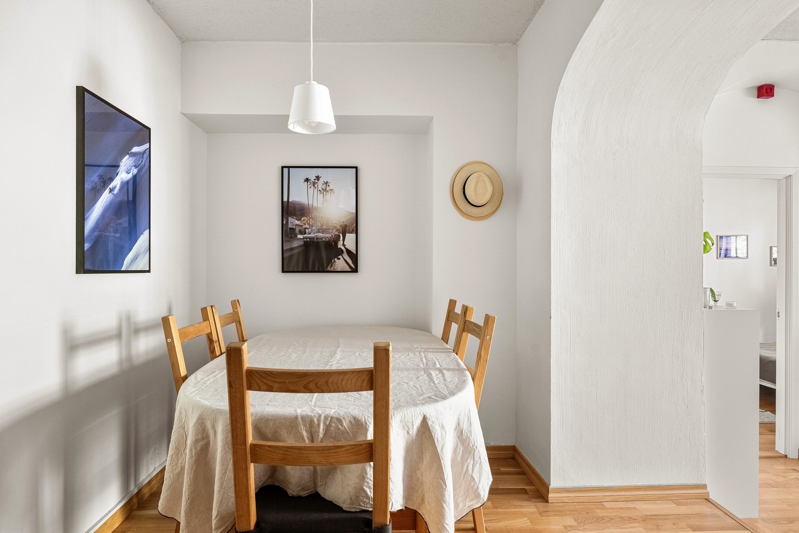 I tilknytning til kjøkkenet er det naturlig plass til et spisebord. Galleribilde