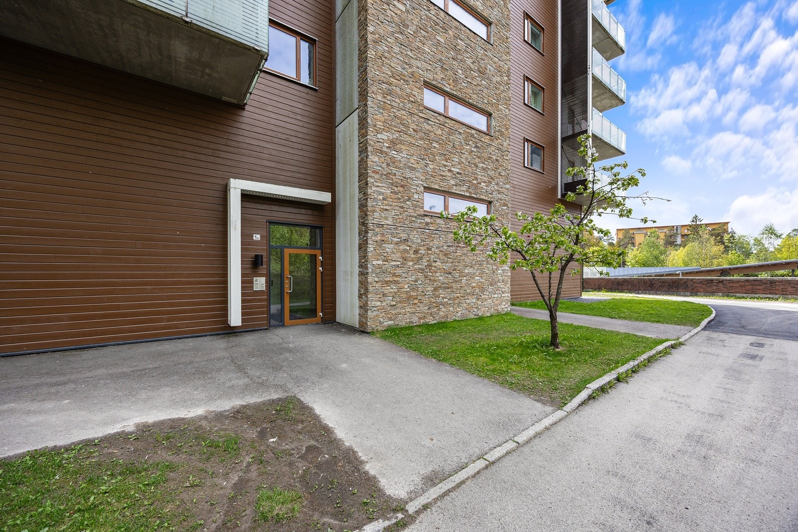 Felles inngangsparti til bygget. Galleribilde
