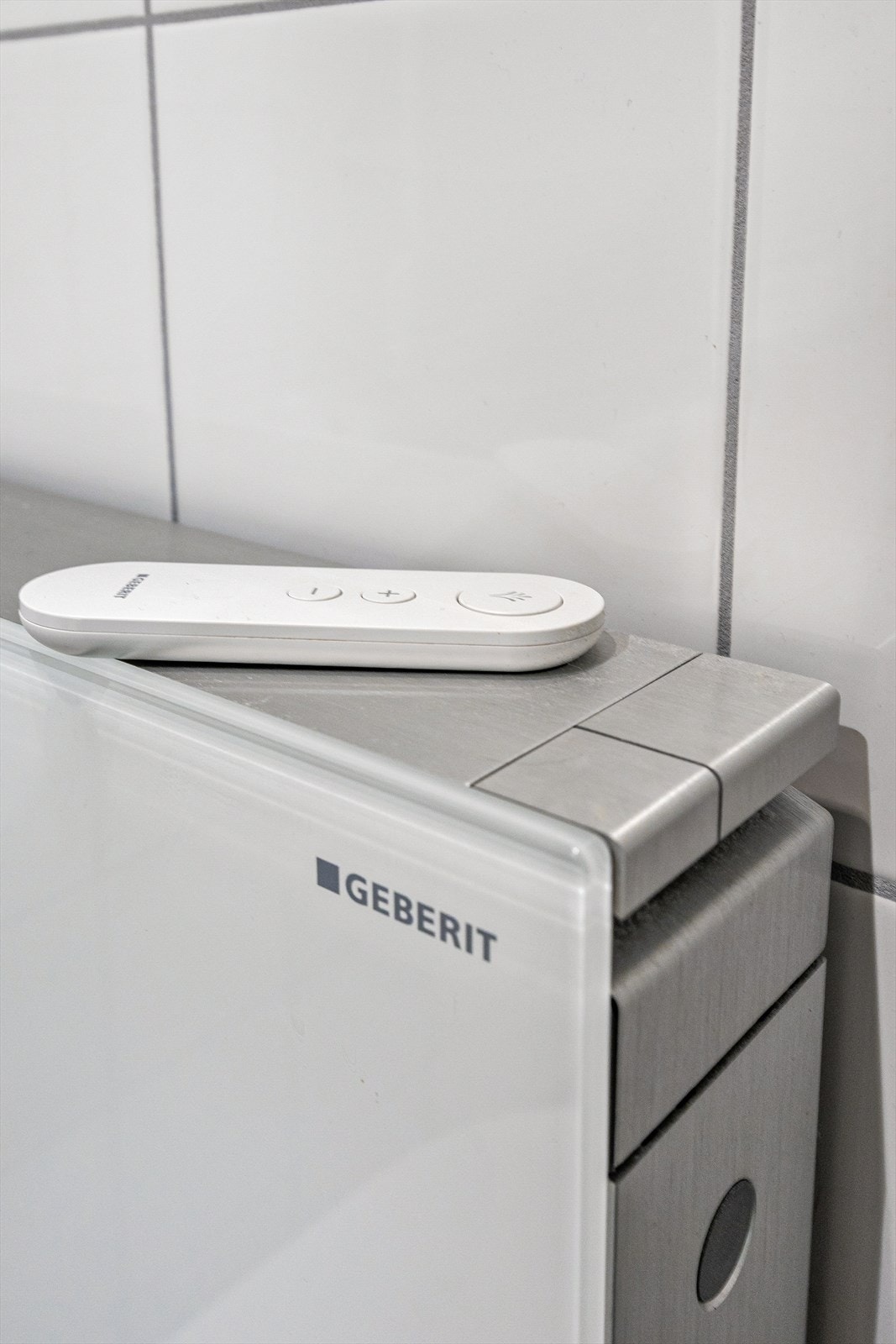 Badet er utstyrt med et moderne spyletoalett fra Geberit. Galleribilde