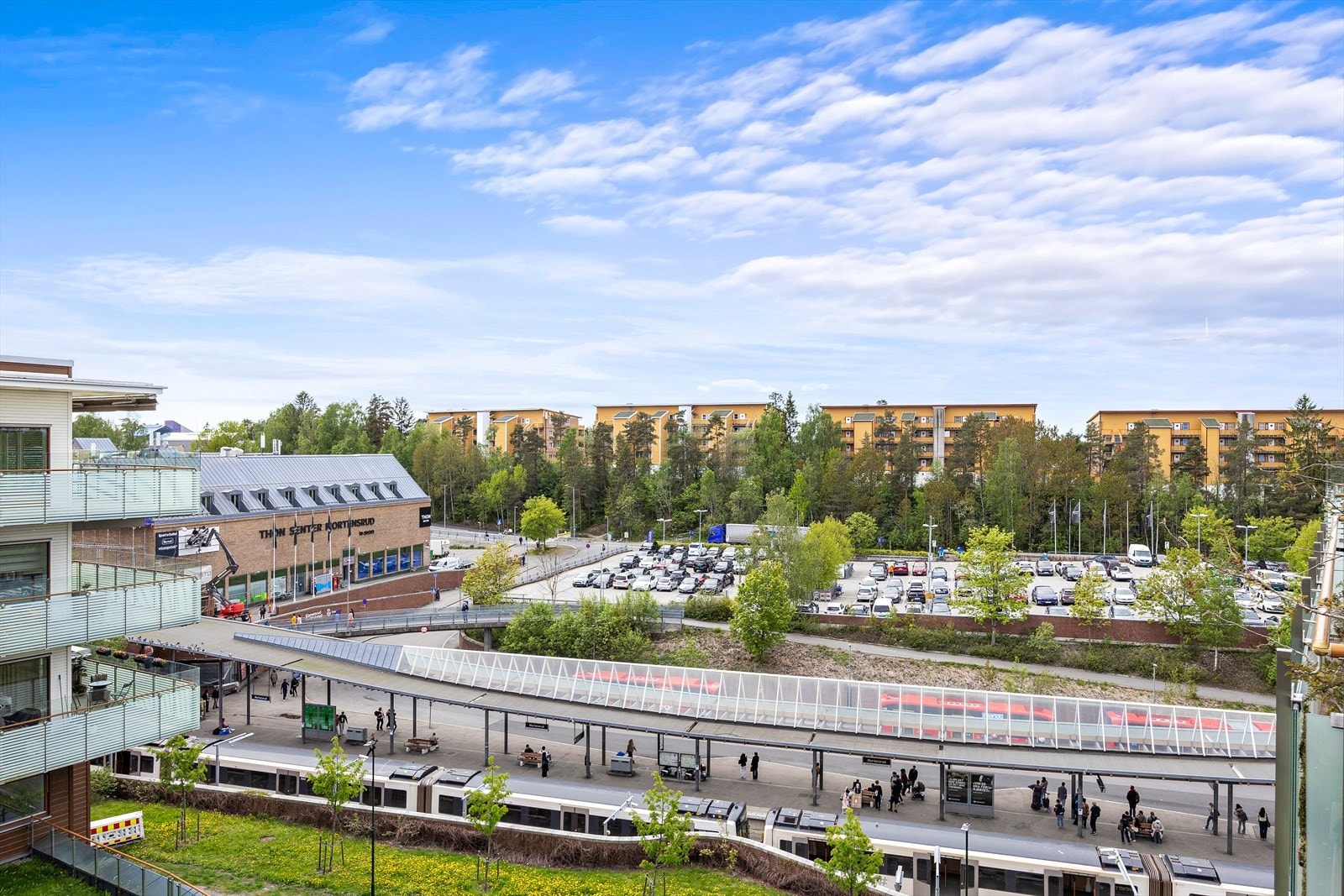 Med Mortensrud Torg, butikker og T-banestasjon rett utenfor døren er alle servicetilbud lett tilgjengelige. Galleribilde