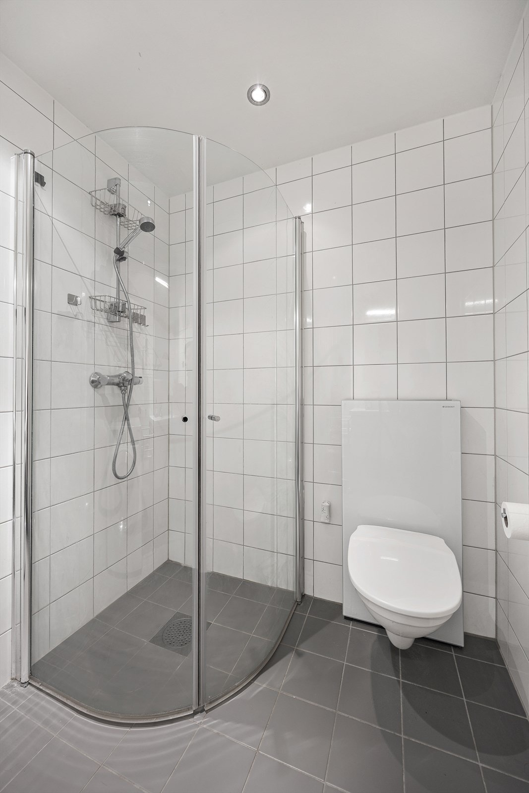 Også dette badet har elektriske varmekabler i gulvet for økt komfort. Galleribilde
