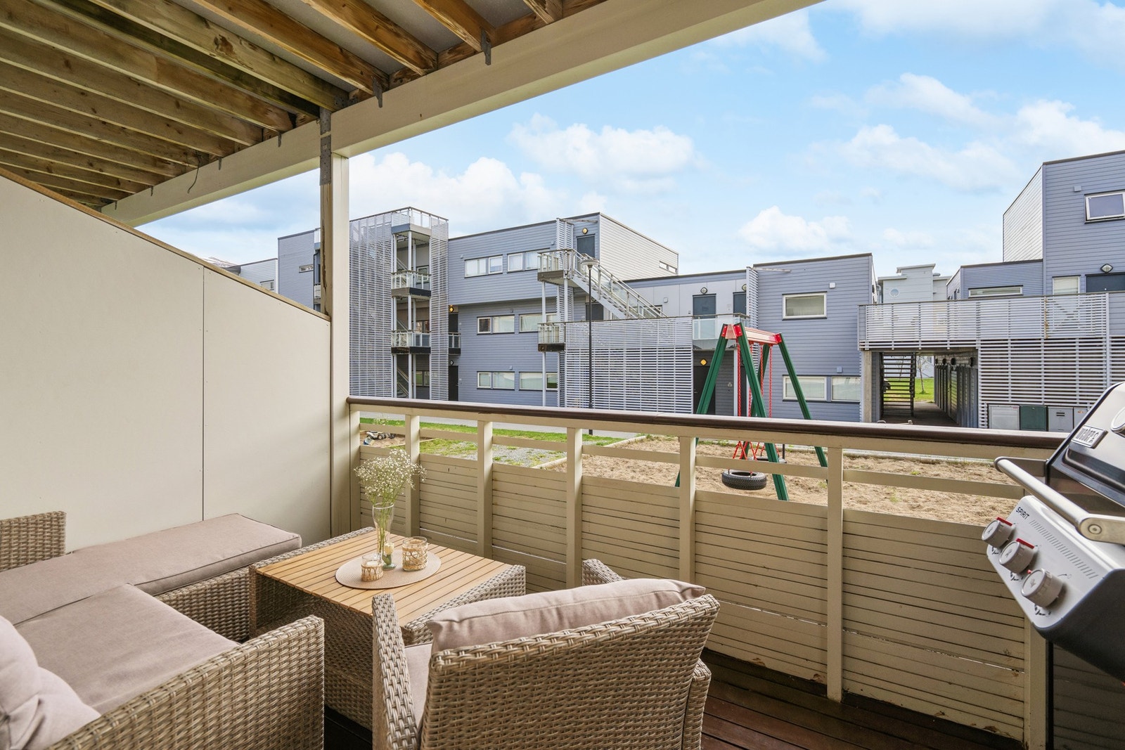 Fra stuen er det utgang til terrasse! Galleribilde