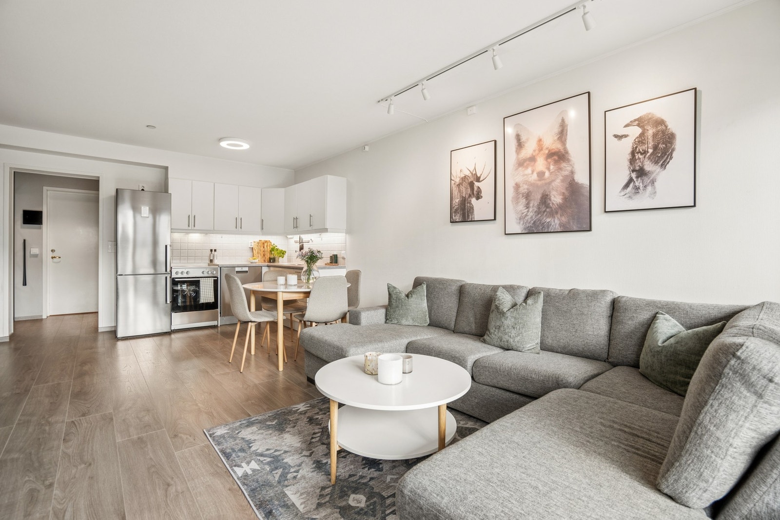 Leiligheten har en arealeffektiv planløsning med et internt bruksareal på 45 m². Galleribilde