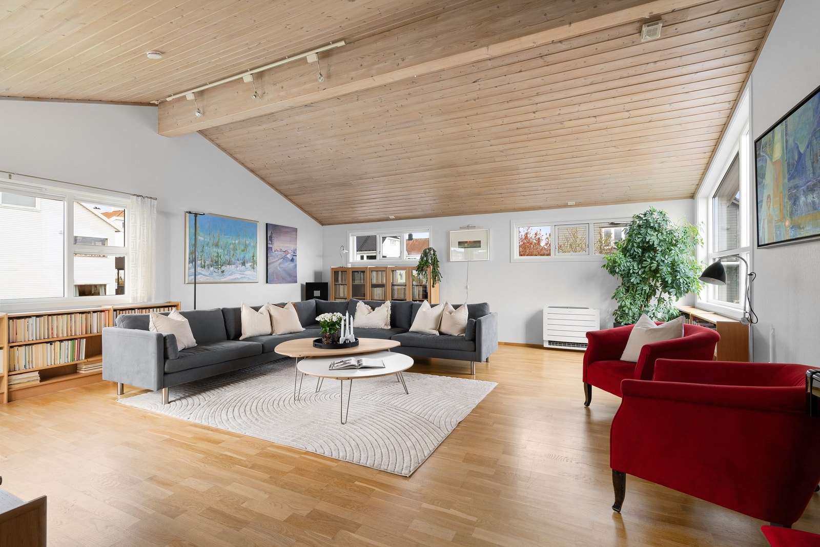 Videre fra kjøkken kan man gå inn til den andre stuen man har i denne etasjen. Galleribilde