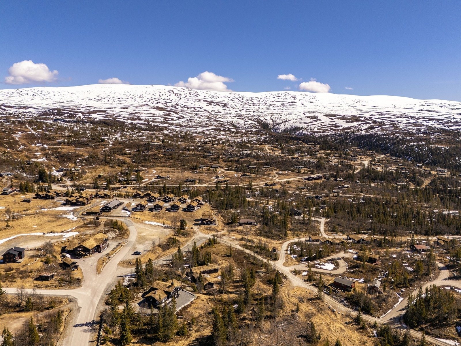 Området byr på et omfattende nettverk av preparerte langrennsløyper, med totalt 421 km innen 15 km. Galleribilde