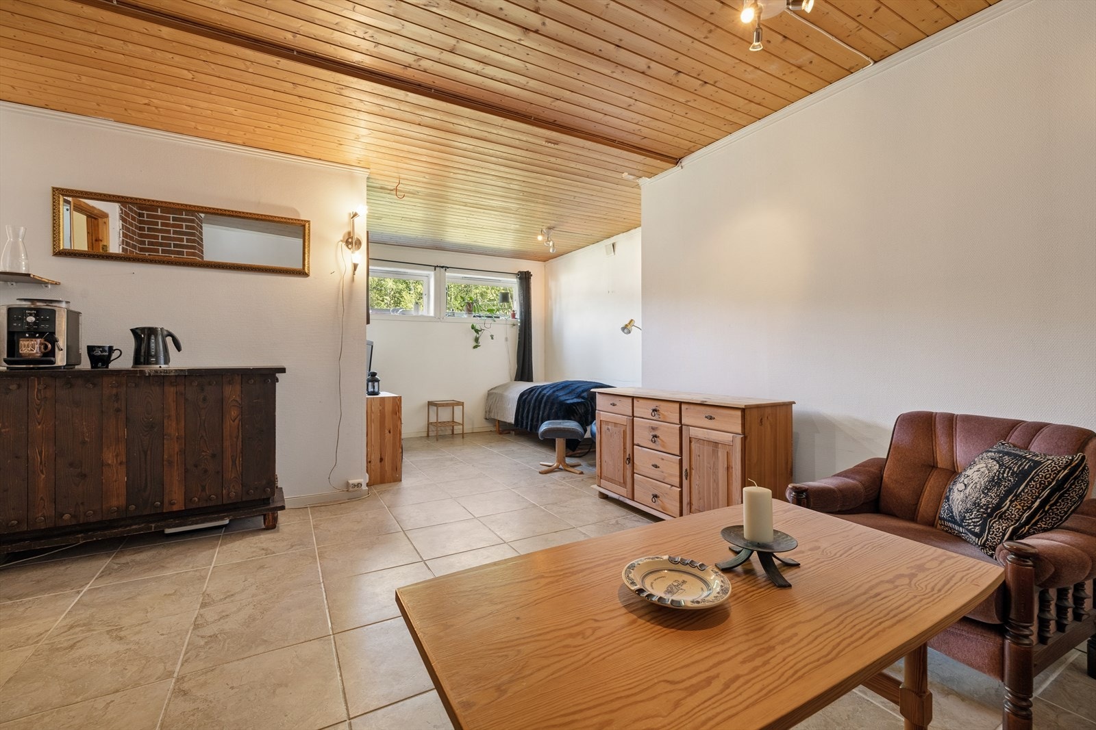 En romslig kjellerstue er perfekt å ha med barn eller ungdommer i hus. Galleribilde